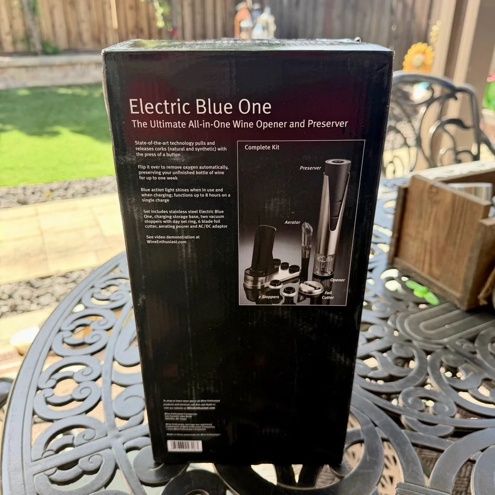 Wine Enthusiast - Electric Blue 1 Wine Opener & Preserver